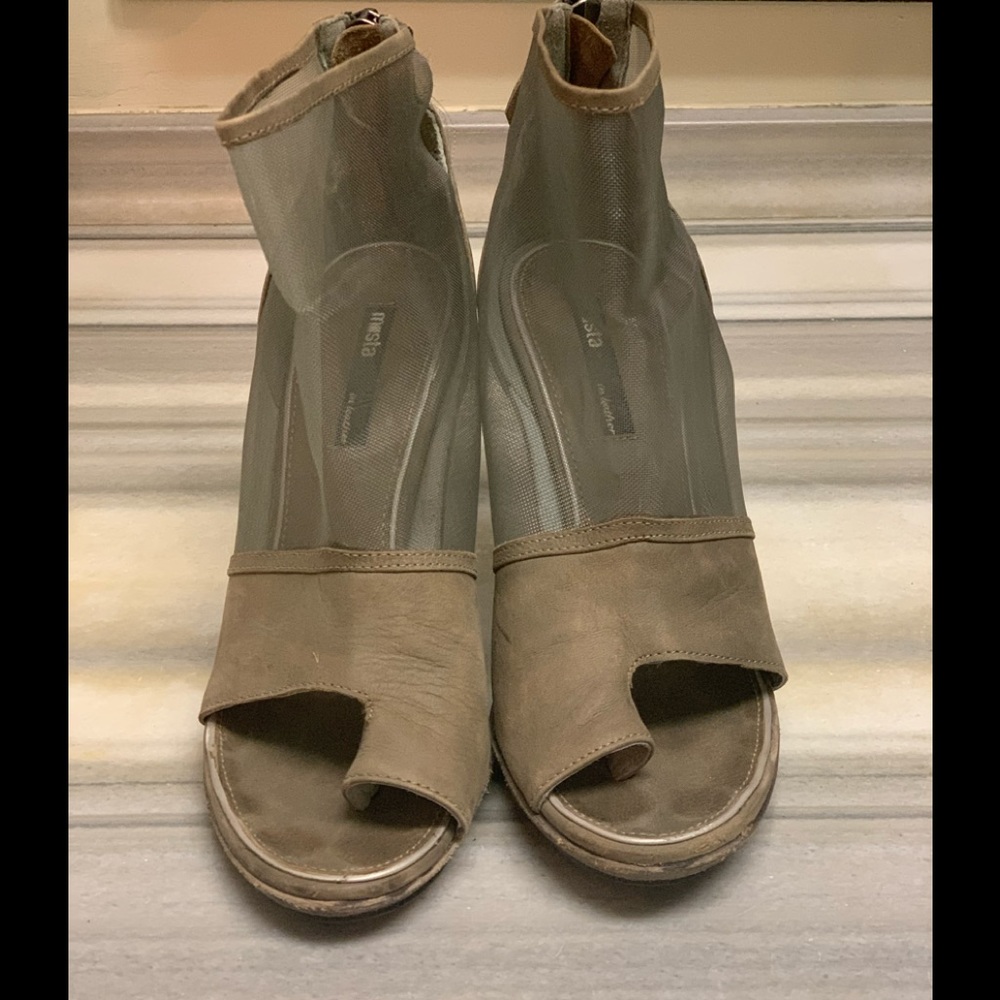 One toe heel